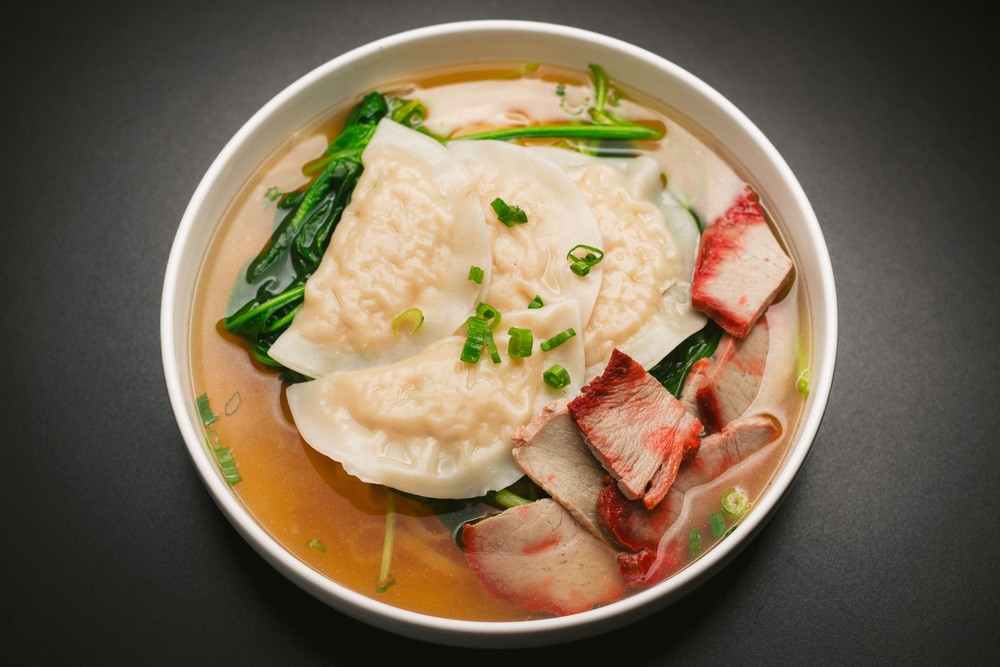 Sliced Roast Pork w. Chicken Dumpling Noodle Soup 